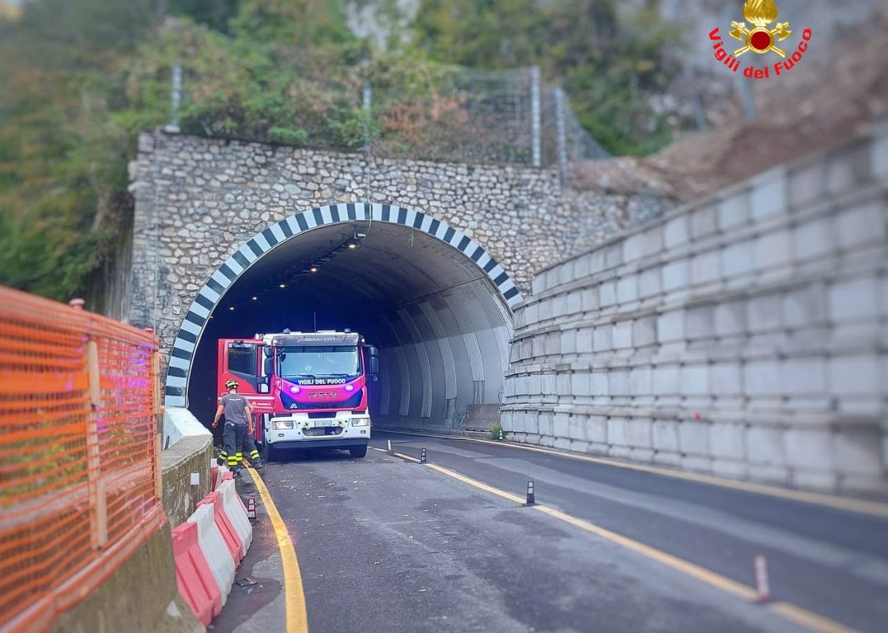 INFORTUNIO AL CANTIERE DELLA LECCO BALLABIO ORE 11 15 STRADA RIAPERTA