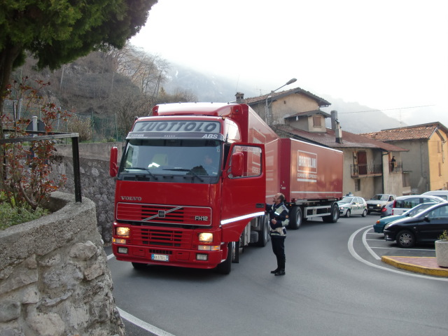 ANCORA UN TIR FUORI ROTTA<br>GRANDI MANOVRE VERSO I RESINELLI