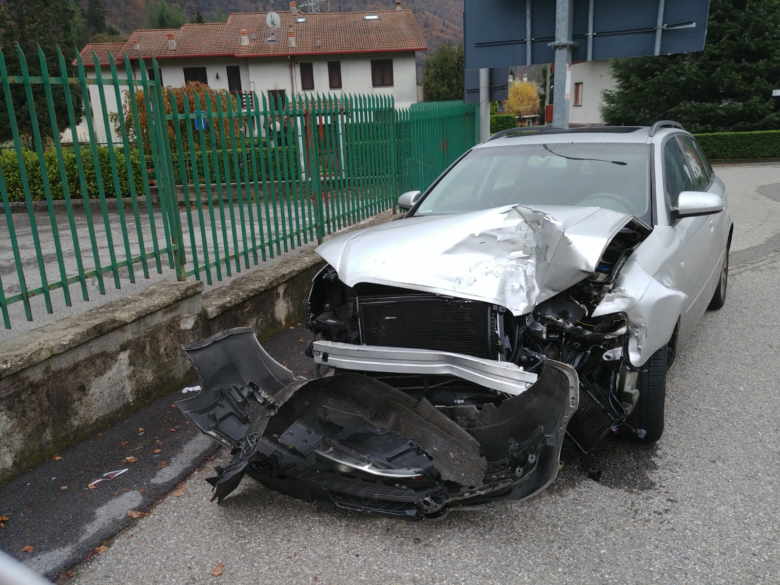 INCIDENTE SULLA PROVINCIALE, UNA 21ENNE RIMANE LEGGERMENTE FERITA ...