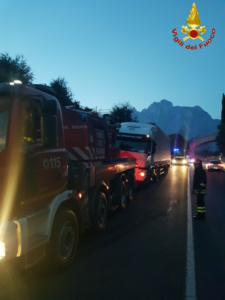 lecco-ballabio camion in panne Pompieri Vigili del fuoco