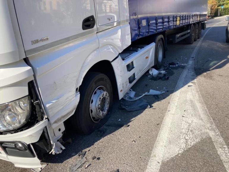 Ballabio incidente camion pick-up - polizia locale (3)