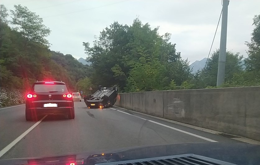 AUTO RIBALTATA SULLA NUOVA LECCO-BALLABIO: PRESTARE ATTENZIONE ...